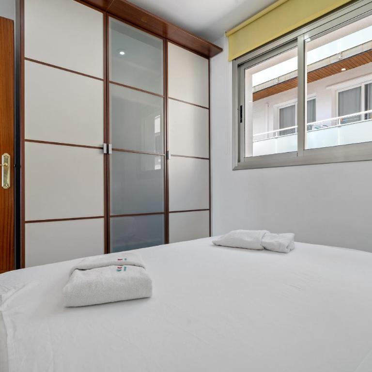 Hauzify I Apartament Colón 1B - Apartamento con vistas al mar - 10