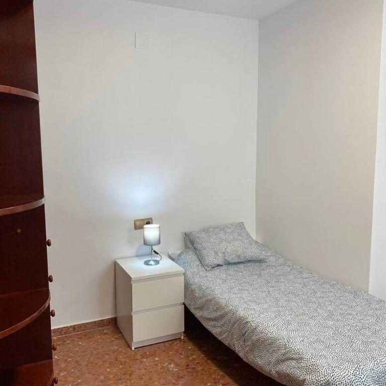 Piso grande de 120 m2, a 15' de la playa en coche - Apartamento - 4