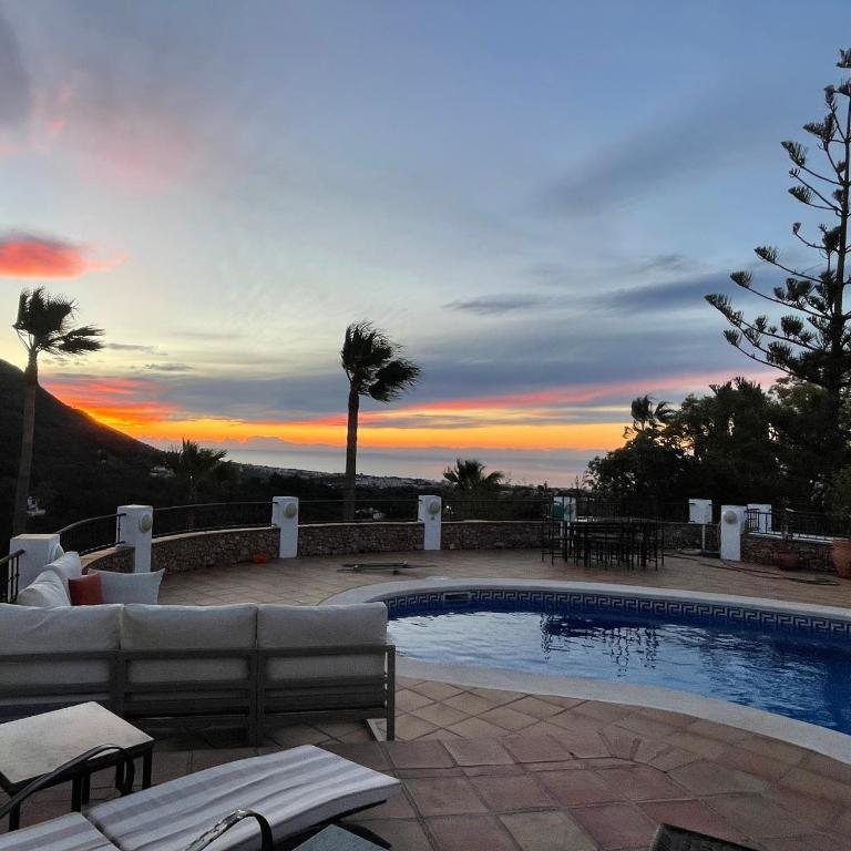 An Idyllic Grand Villa - Villa con vistas al mar - 1