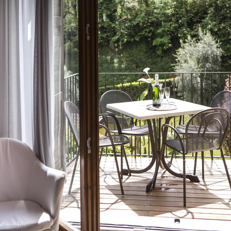 Hotel Livia - Camera Matrimoniale Superior con Vista Lago - 1