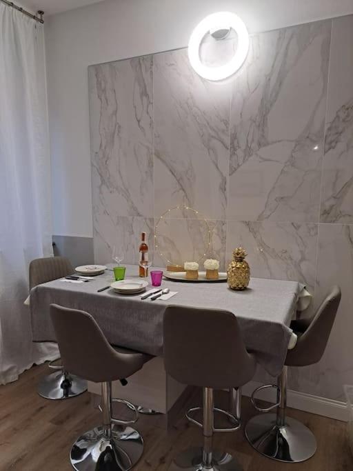 Centro storico, Centralissimo LUXURY SMERALDO SUITE Doccia Idromassaggio , cesto con piccola colazione - Appartamento con 1 Camera da Letto - 45