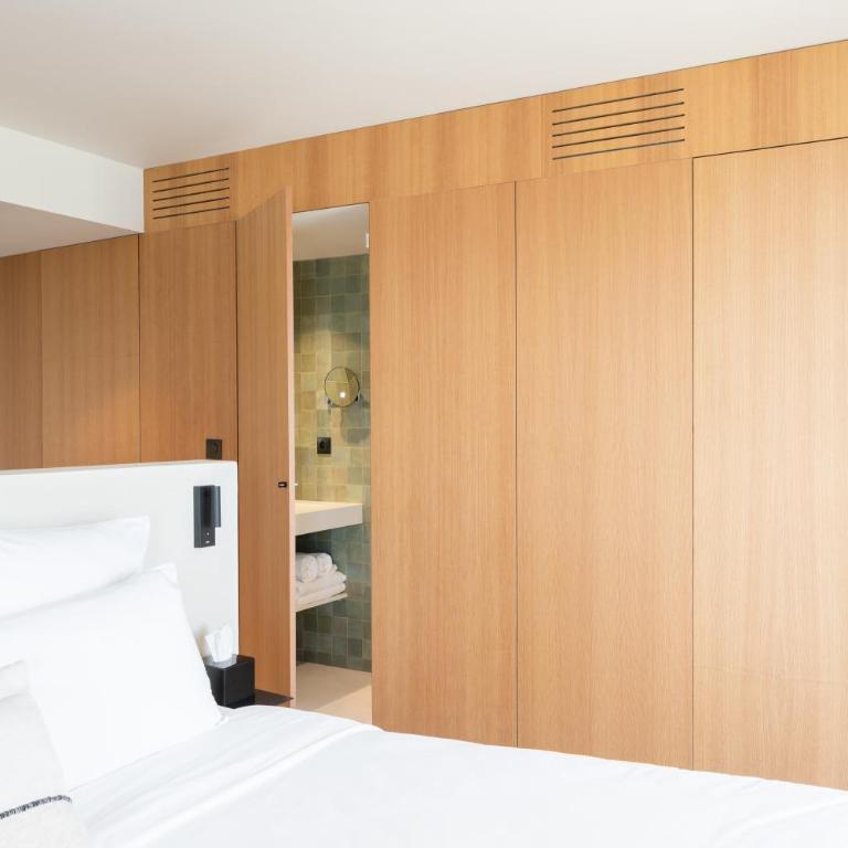 Les Elmes - Hôtel & Spa - Suite with Balcony - 2