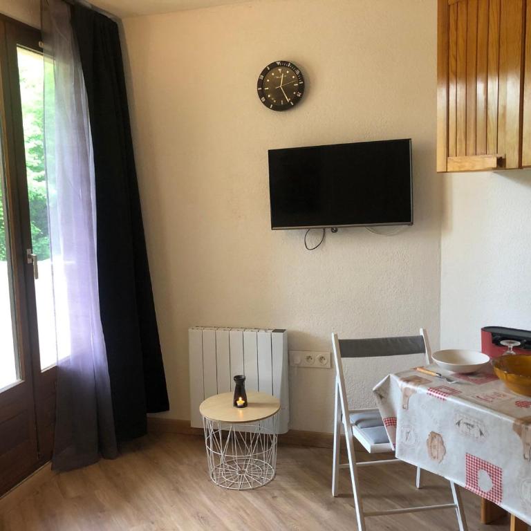 Studio rénové avec balcon, proche télécabine, 4 pers - Studio - 8