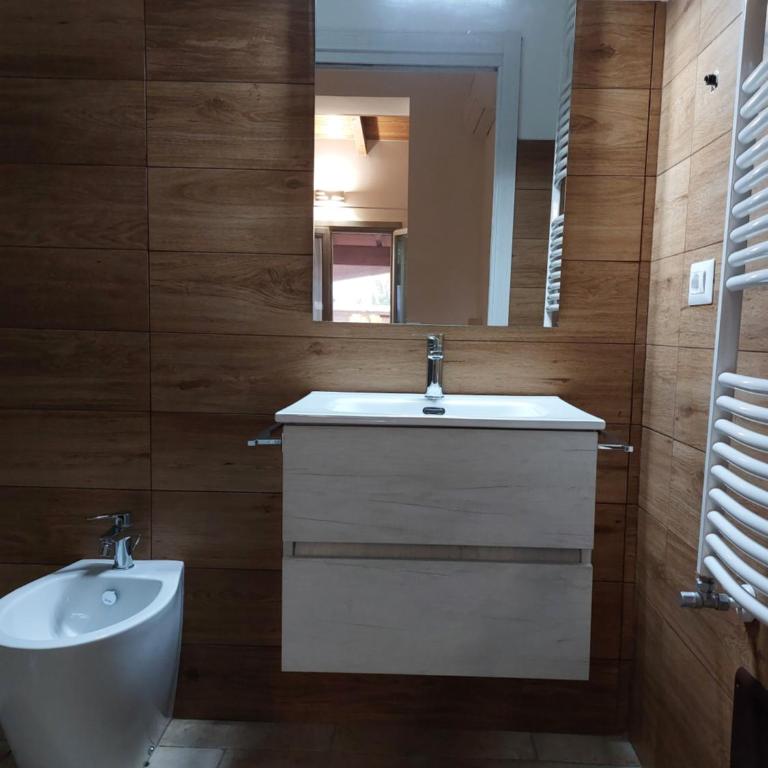 l'aira ecchia - ospitalità rurale - Camera Matrimoniale con Balcone (2 Adulti + 1 Bambino) - 8