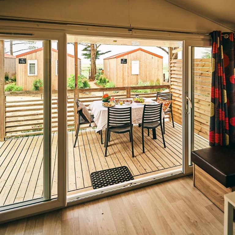 Camping Le Bellevue - Mobile Home Grand Confort - 2 Chambres - 4 Personnes - 6