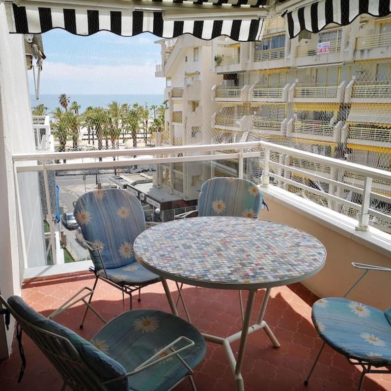 Salou Seafront - Three-Bedroom Apartment - 12