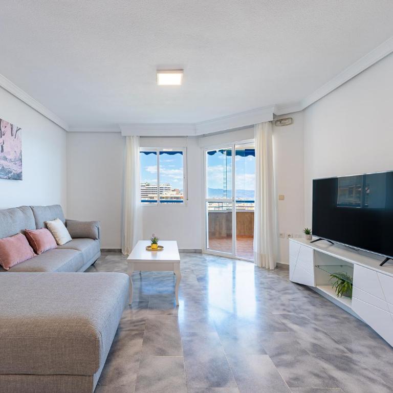 797 HOLIDAY RENTALS- Apartamento en Torremolinos para 7 con vistas al mar - Apartment with Sea View - 1