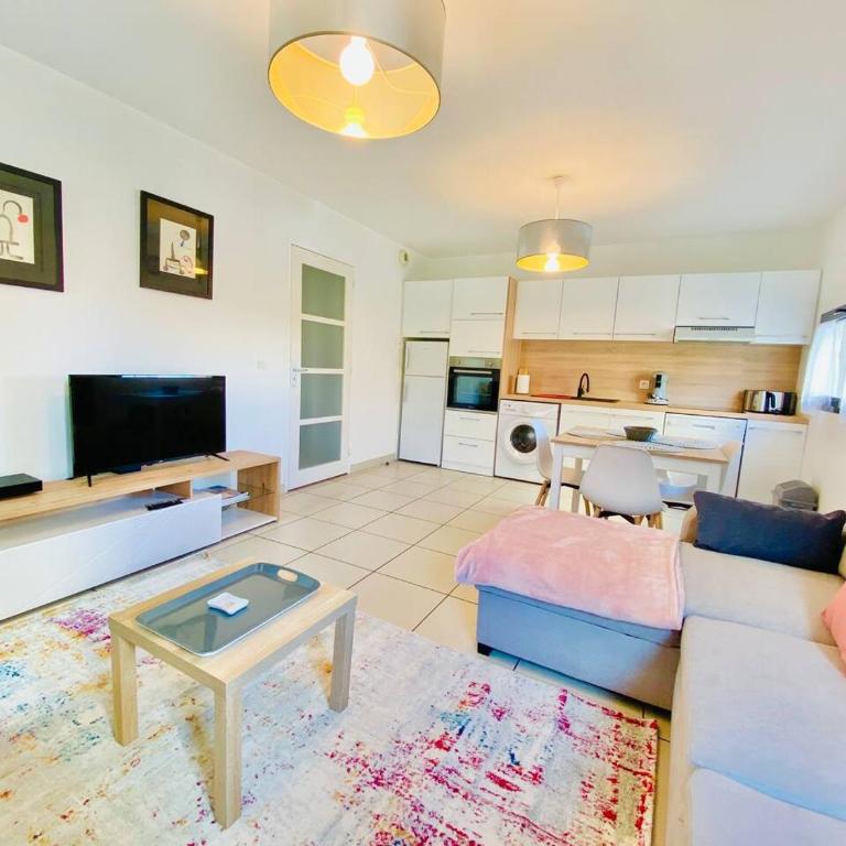 APPARTEMENT 2 CHAMBRES AVEC BALCON ET PARKING - Appartamento con 2 Camere da Letto - 1