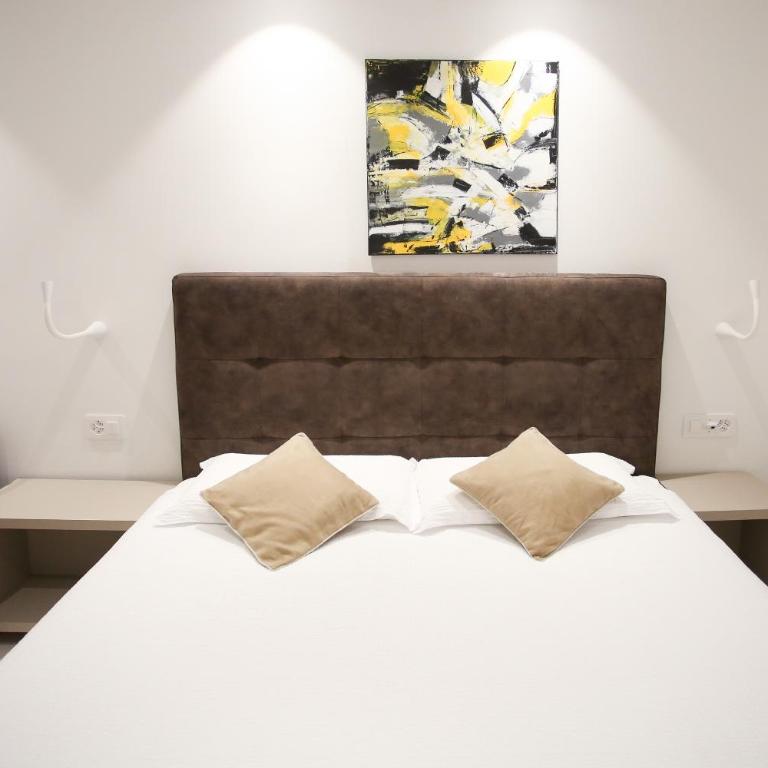 Hotel Bellavista Locarno - Camera Tripla Comfort con Doccia - 4
