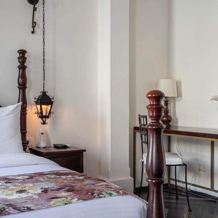 Soy local insignia - Habitación con cama grande y balcón - 11