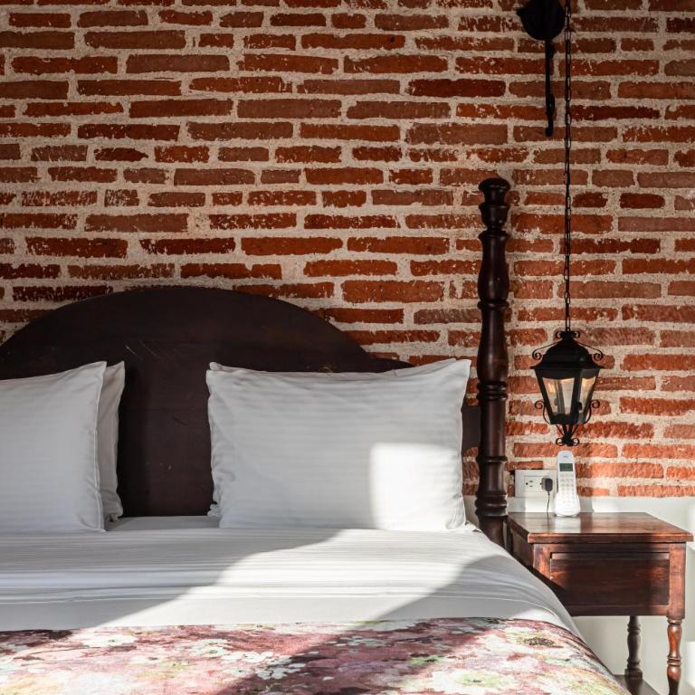 Soy local insignia - Habitación con cama grande y balcón - 10