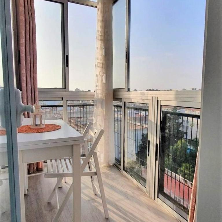 La Loma 7th floor - Studio with Balcony - 8
