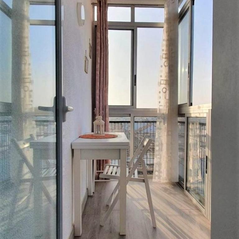 La Loma 7th floor - Studio with Balcony - 9