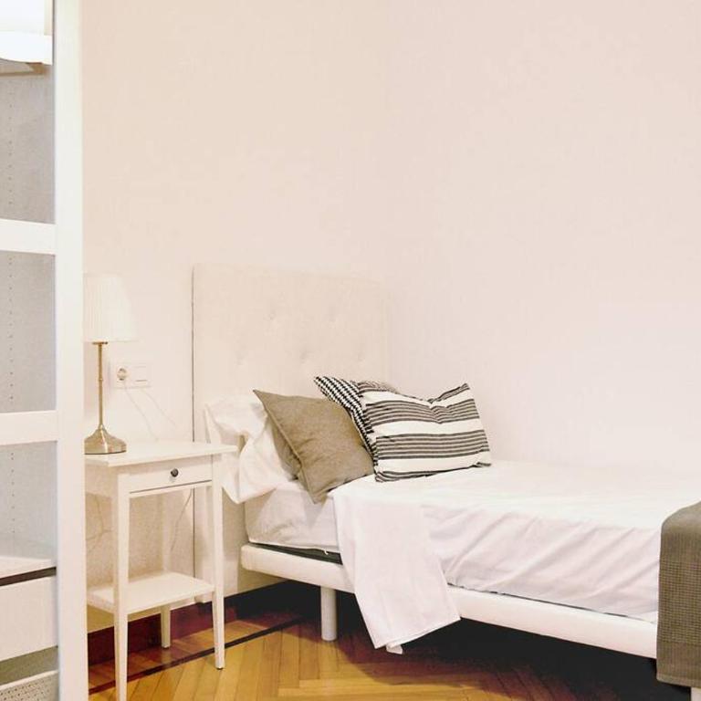 Apartamento en zona residencial cerca del Guggenheim - Three-Bedroom Apartment - 11