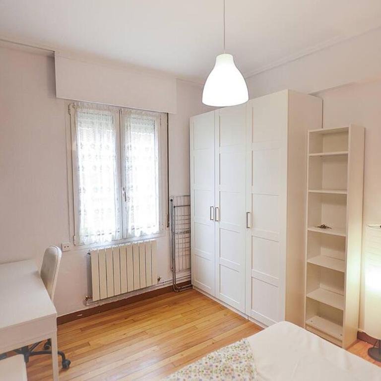 Apartamento en zona residencial cerca del Guggenheim - Three-Bedroom Apartment - 13