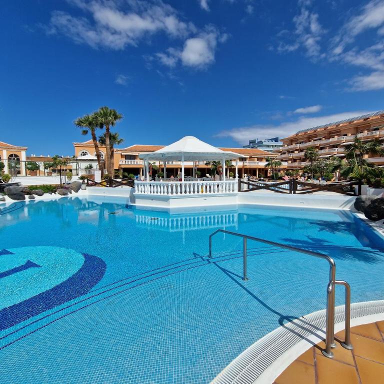 Exclusive Penthouse Playa Las Vistas 4 close to the sea and beach, aircondition for a fee, wifi, terrace, heated pool - Apartamento con vistas al mar - 1
