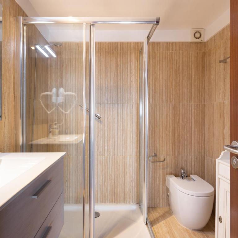 Exclusive Penthouse Playa Las Vistas 4 close to the sea and beach, aircondition for a fee, wifi, terrace, heated pool - Apartamento con vistas al mar - 25