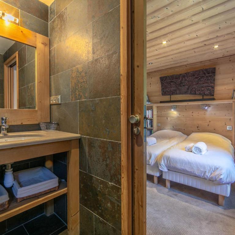Chalet chaleureux avec cheminée et jacuzzi à Méribel - FR-1-688-18 - Chalet - 8
