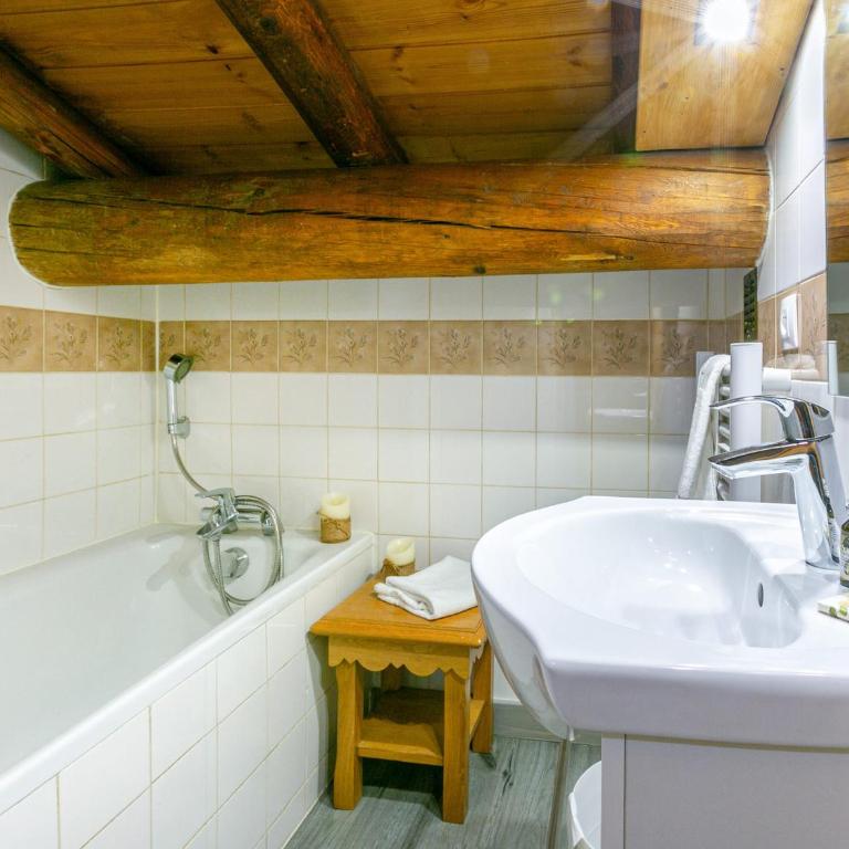 Duplex montagnard rustique avec cheminée, au vieux village de Val-d'Isère, au pied des pistes - FR-1-694-71 - Appartement - 16