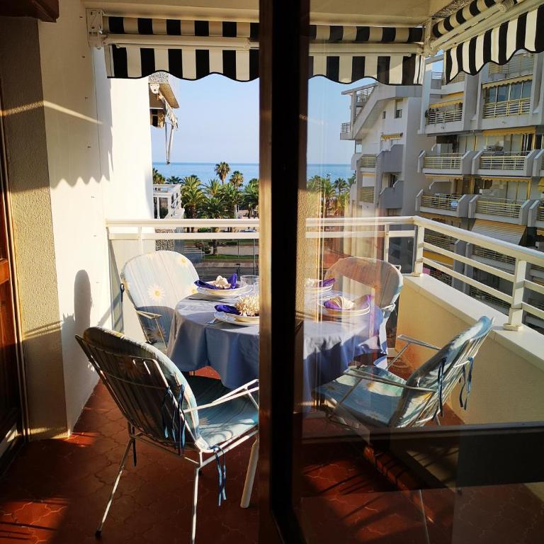 Salou Seafront - Three-Bedroom Apartment - 45