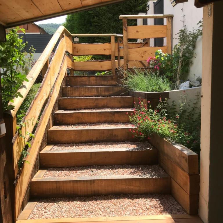 Gîte avec piscine chauffée & aires de jeux pour enfants - Maison 3 Chambres - 25