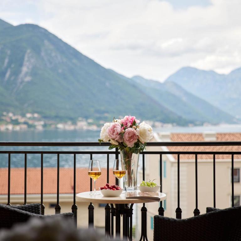Apartments Djuranovic - One-Bedroom Apartment with Balcony and Sea View - 1
