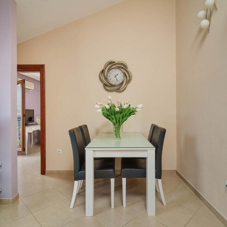 Apartments Djuranovic - One-Bedroom Apartment with Balcony and Sea View - 8
