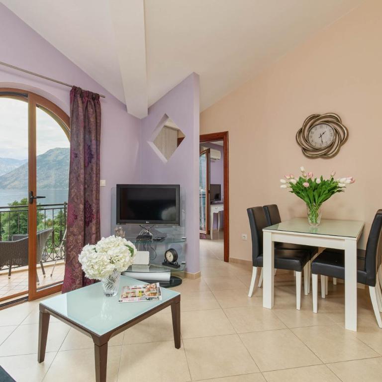 Apartments Djuranovic - One-Bedroom Apartment with Balcony and Sea View - 7