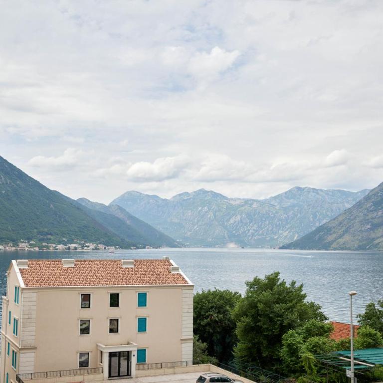 Apartments Djuranovic - One-Bedroom Apartment with Balcony and Sea View - 5