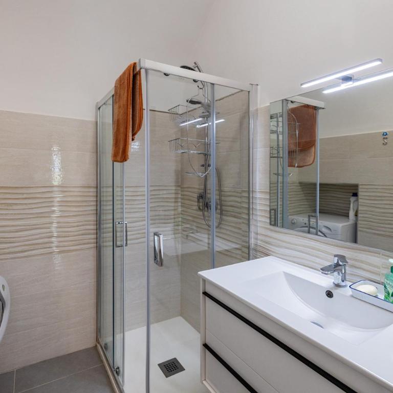 In the heart of Finalmarina - Appartamento con 2 Camere da Letto - 11