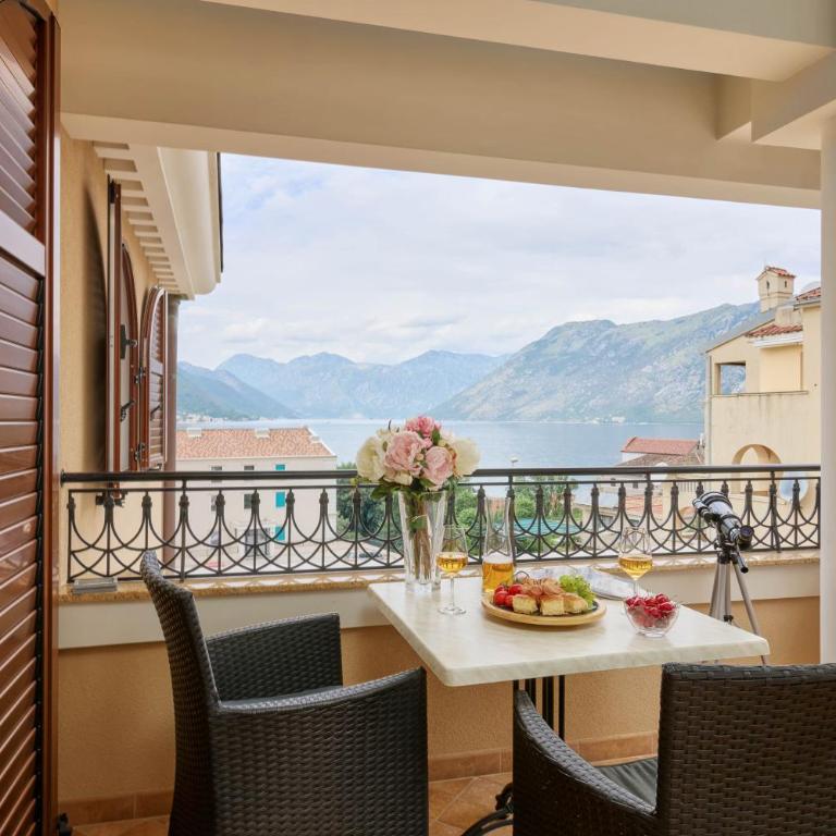 Apartments Djuranovic - Comfort One-Bedroom Apartment with Terrace and Sea View - 1