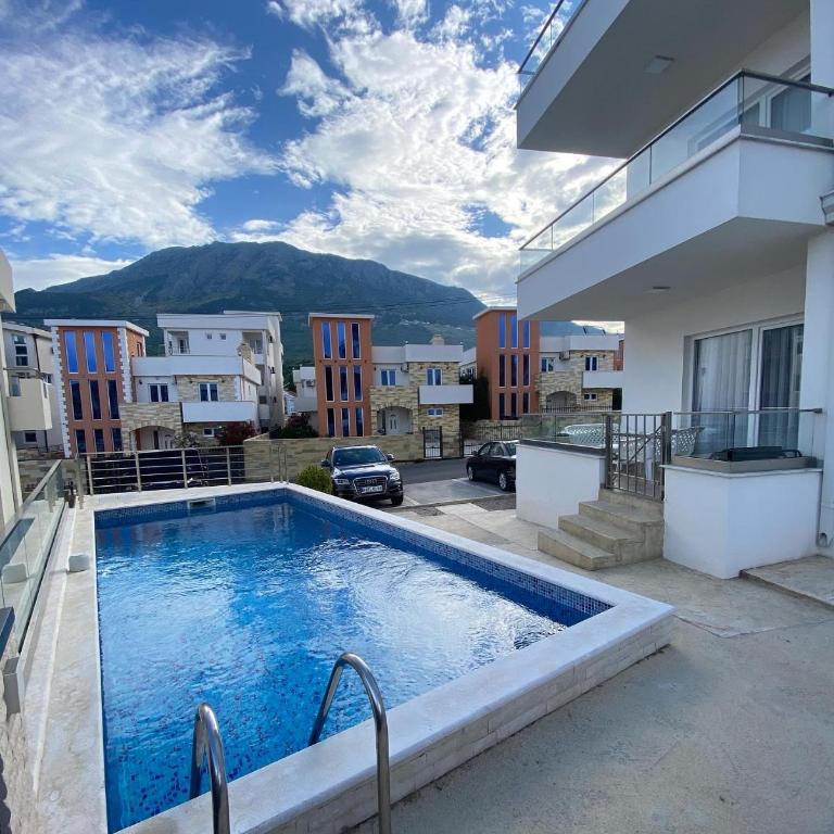 Emma Lux Apartment - Two-Bedroom Apartment - 1