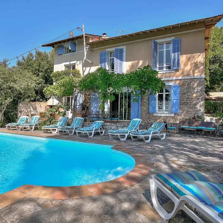 Villa Provençale avec 2 maisons d'amis ,piscine ,Jacuzzi ,vue mer - Villa - 53
