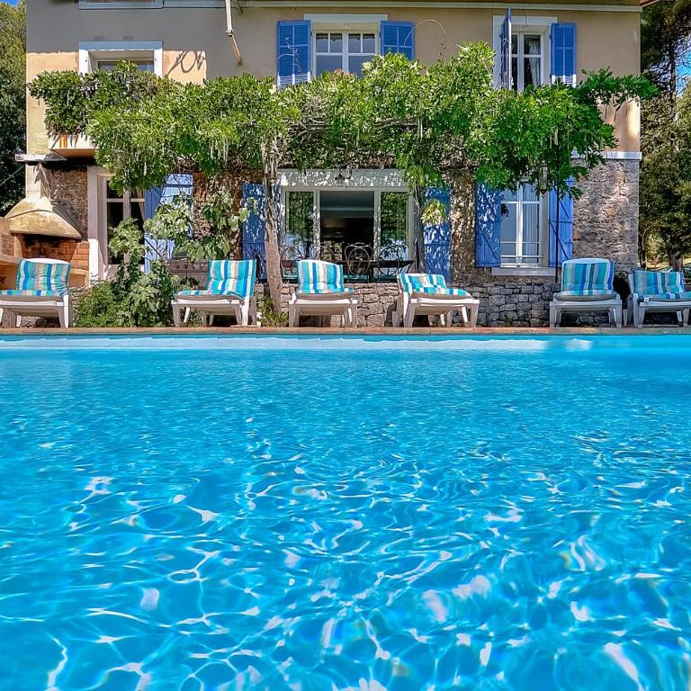 Villa Provençale avec 2 maisons d'amis ,piscine ,Jacuzzi ,vue mer - Villa - 8