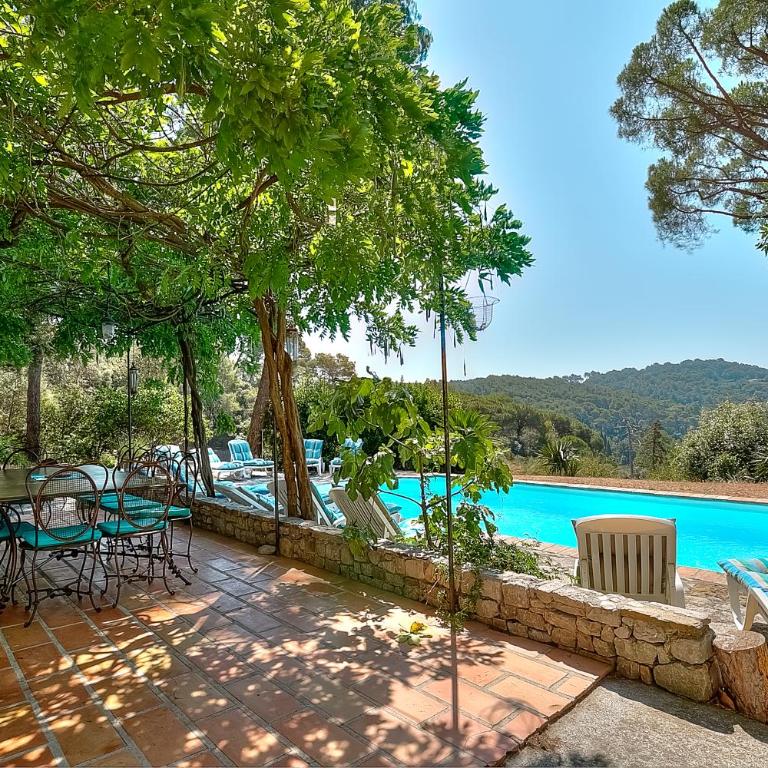Villa Provençale avec 2 maisons d'amis ,piscine ,Jacuzzi ,vue mer - Villa - 55