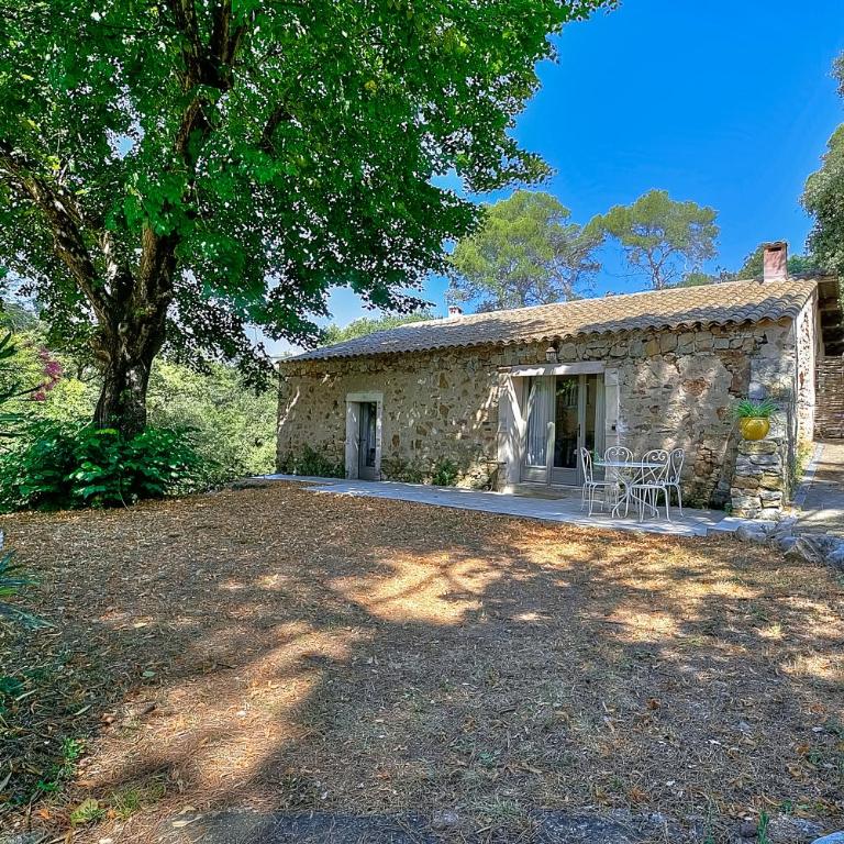 Villa Provençale avec 2 maisons d'amis ,piscine ,Jacuzzi ,vue mer - Villa - 57