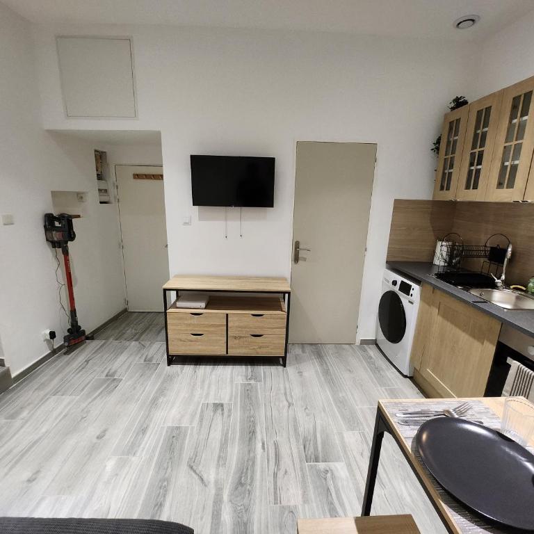 Studio climatisé avec cour privé en Rez-de-chaussée centre historique - One-Bedroom Apartment - 2