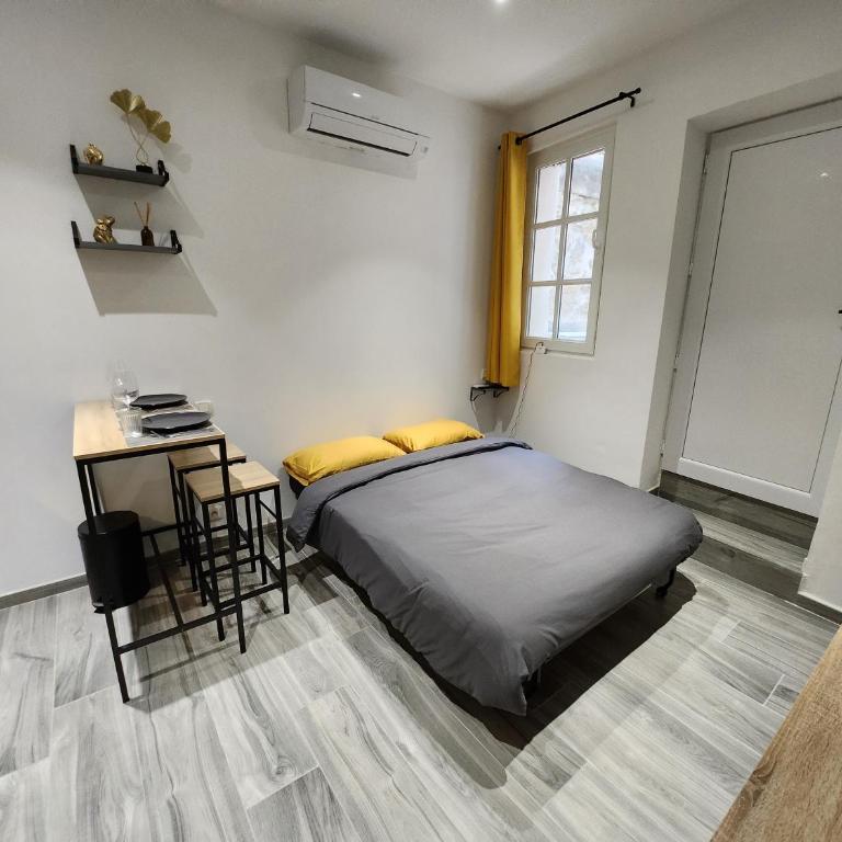 Studio climatisé avec cour privé en Rez-de-chaussée centre historique - One-Bedroom Apartment - 7