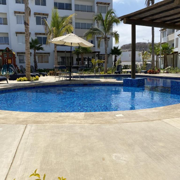 Nuevo Departamento con Excelente Ubicación y Muy Bonita Alberca - Residencial Almarena II - Two-Bedroom Apartment - 2