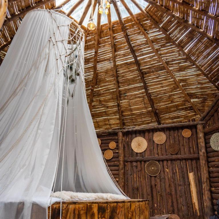Glamping CAVE - Habitación con cama grande y bañera de hidromasaje - 48