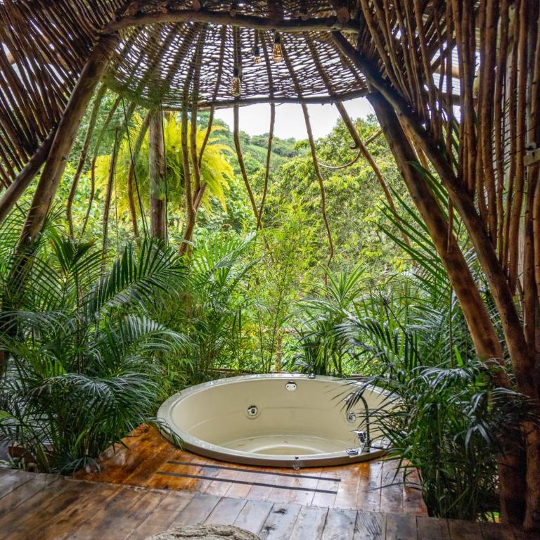 Glamping CAVE - Habitación con cama grande y bañera de hidromasaje - 47