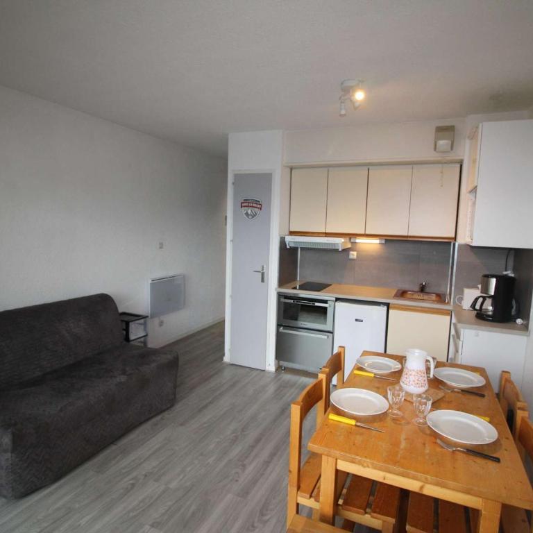 Studio cabine fermée 4 pers au pied des pistes avec parking - Auris en Oisans - FR-1-297-334 - Apartment - 1