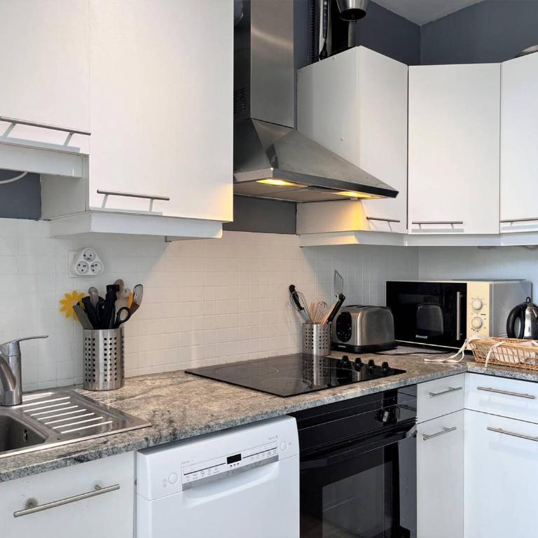 Appartement climatisé 3 pièces, 6 couchages - Face à la plage - Le Lavandou - FR-1-251-510 - Apartamento - 4