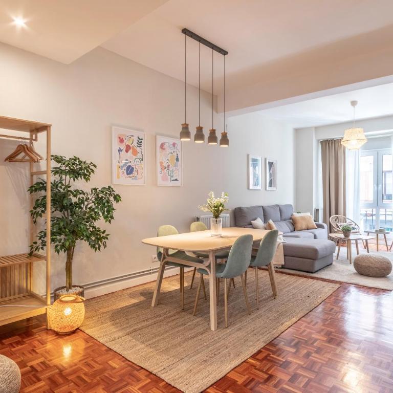 Spacious and lovely in the City Center of Bilbao - Two-Bedroom Apartment - 1