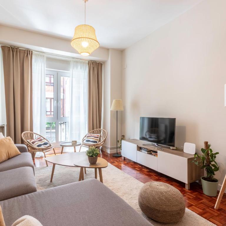 Spacious and lovely in the City Center of Bilbao - Two-Bedroom Apartment - 6