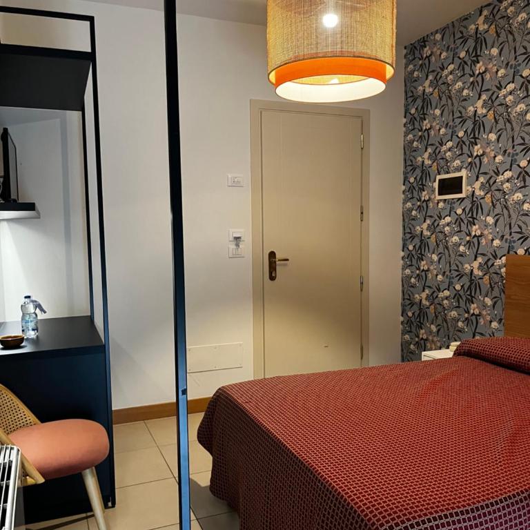 Hotel Majorca sul Mare in centro a Riccione con Area Fitness - Room with french bed - 130x195cm - 3