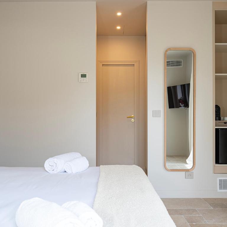Lou Cagnard - Chambre Lit King-Size - Vue sur Piscine - 4
