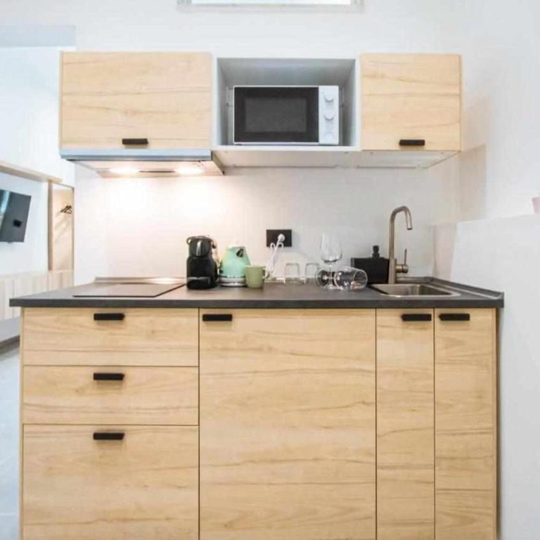 Astroom apartments - Family Room with Balcony - 4