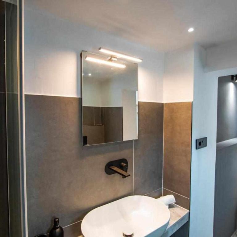 Astroom apartments - Family Room with Balcony - 8