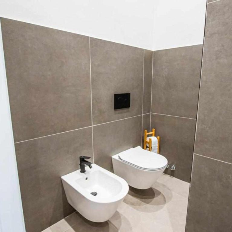 Astroom apartments - Double Room with Balcony - 10